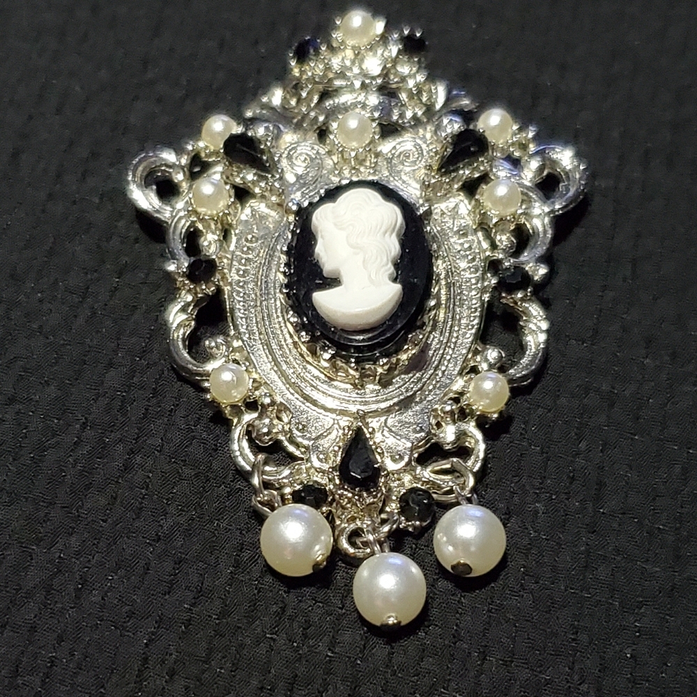 Vintage Elegant Silver Tone Faux Pearl Black Rhinestones Black Cameo Brooch Pin